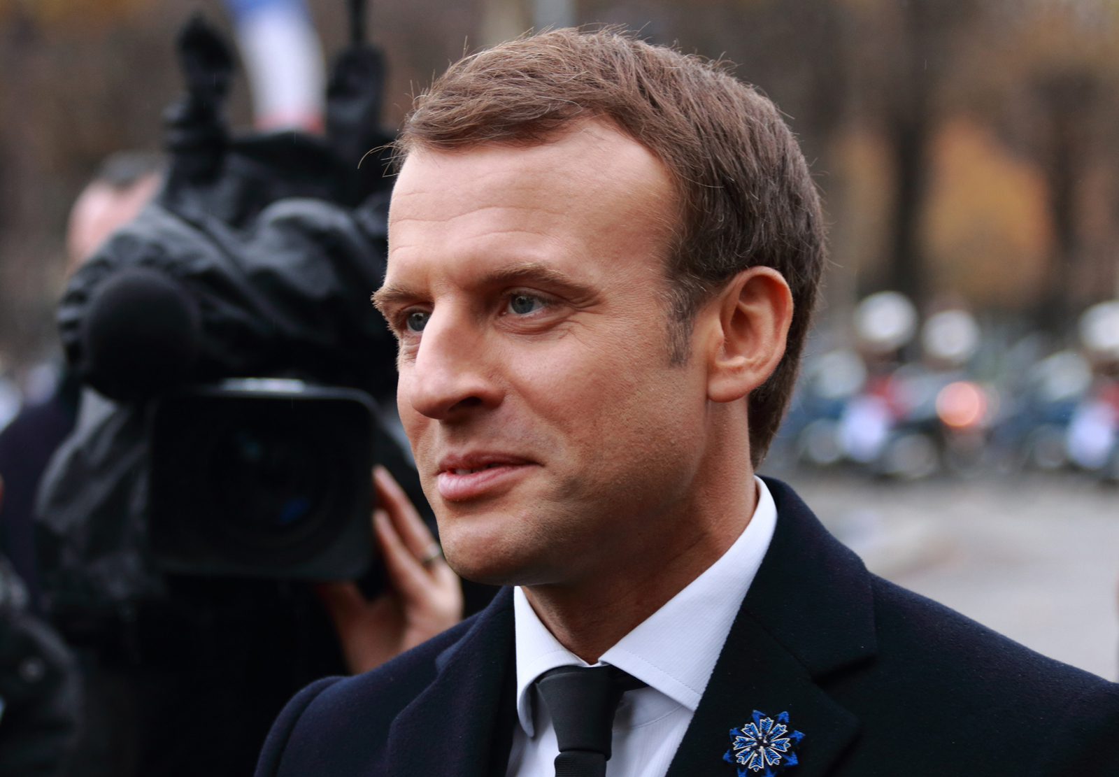 Investir "près d'un milliard d'euros" et rémunérer les stages : le projet d'Emmanuel Macron pour les lycées professionnels 