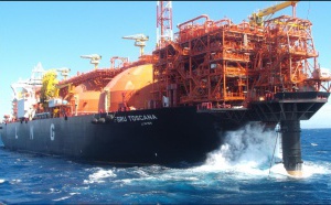 FSRU Toscana, une installation italienne offshore de regazeification du GNL (Wikimedia Commons_Wallacepc67)